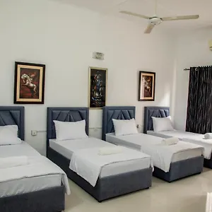 https://the-by-the-lake-inn.kandyhotelsnow.com